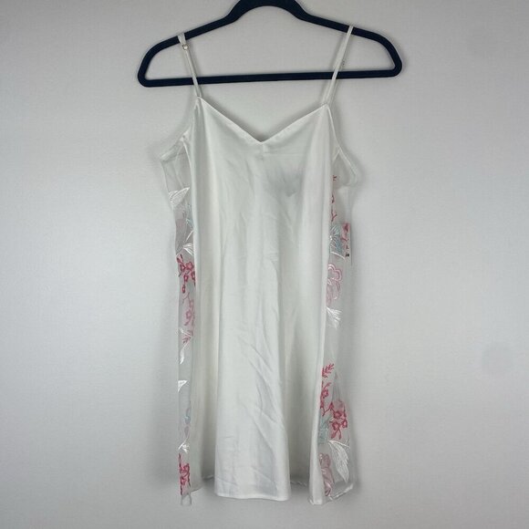 INC Women's White Floral Embroidered Nightgown Robe Set Size XS NWT - Picture 3 of 9
